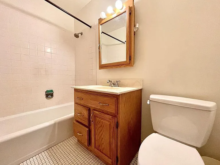 8836 N Western Ave #204D — Photo 17