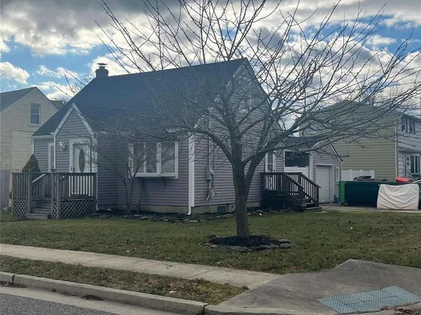 109 S Strong Avenue, Copiague, NY 11726