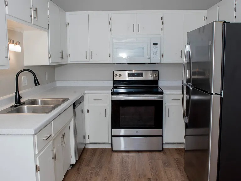 950 5th Ave W #D — Photo 6