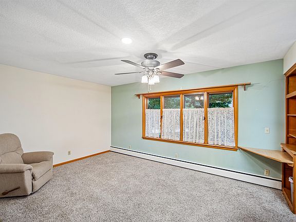 4th image of 3629 Oakcrest Dr