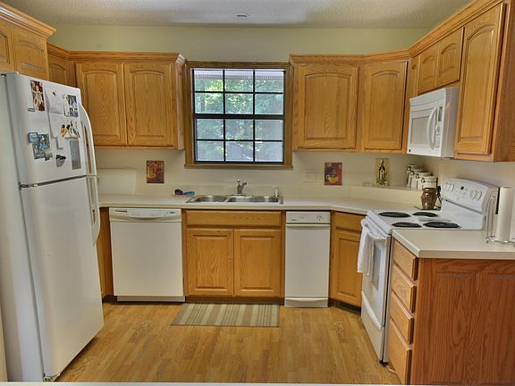 5th image of 2315 Lakeshore Dr Unit J3