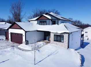 679 Ridge View Ln, Oregon, WI 53575