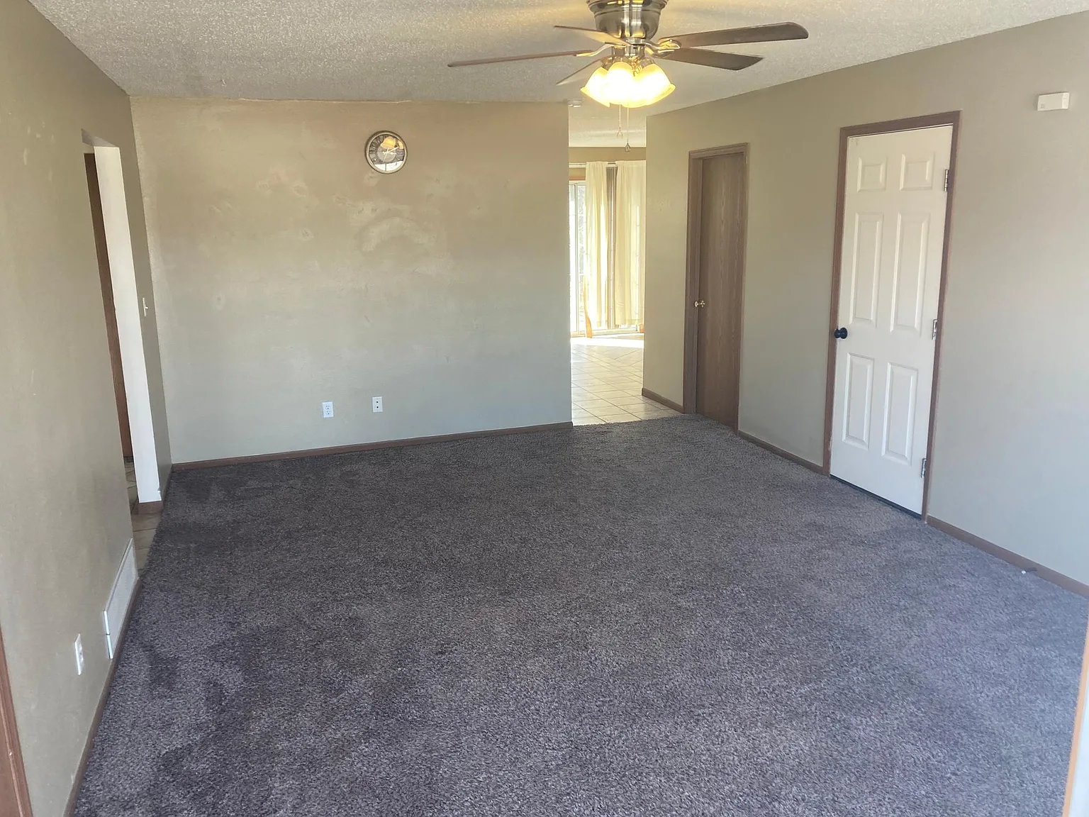 915 Uptegrove Ln — Photo 4