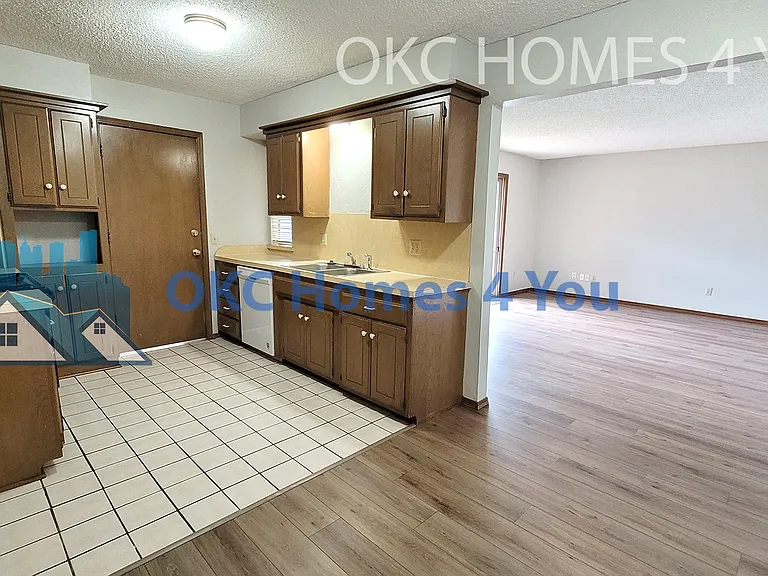 7020 Woodlake Dr — Photo 8
