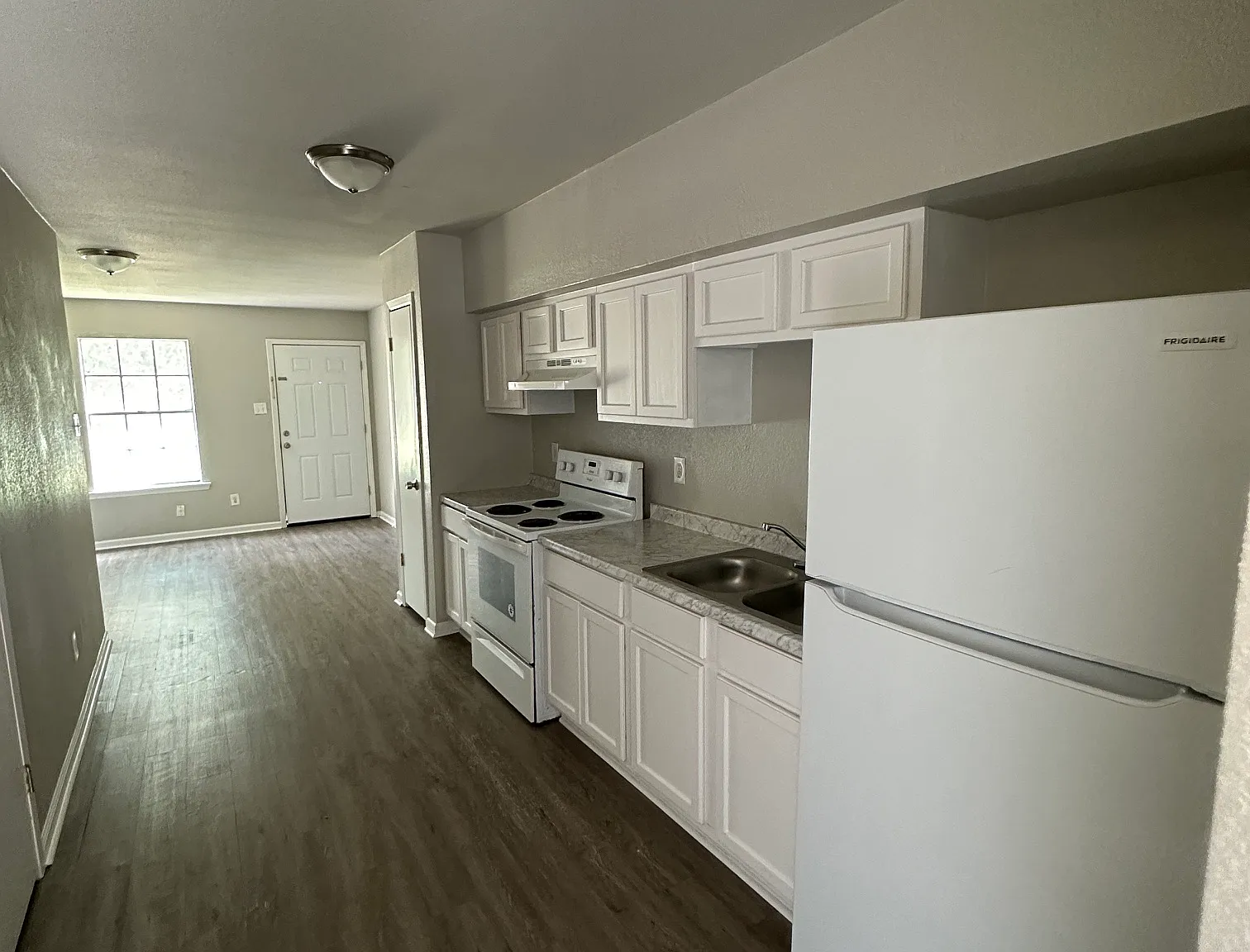 2 bed, 1.5 bath, 850 sqft, $850 — Photo 2