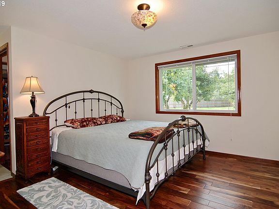 5th image of 3602 NE 145th Ave