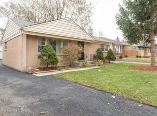403 S Pine St, Mount Prospect, IL 60056