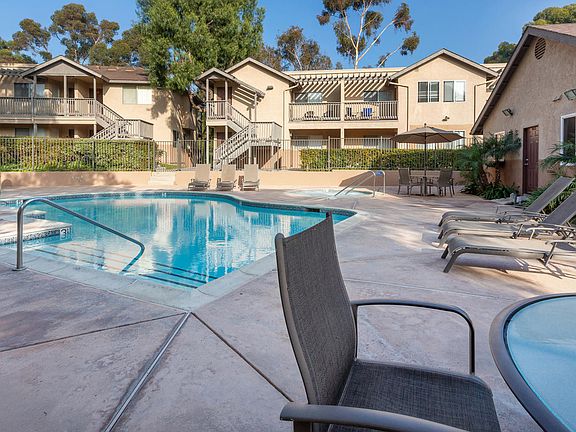 4th image of 854 Vine St #850_56