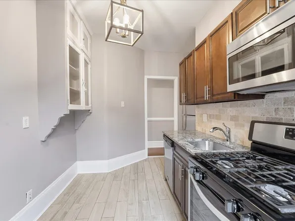 134 Clifton Place image 9 of 28