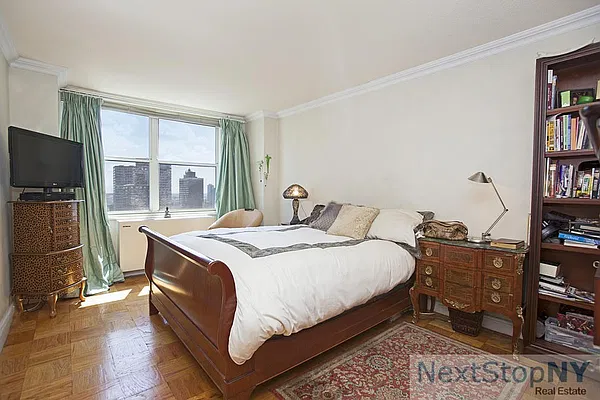 Sold by NextStopNY | media 5