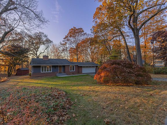4th image of 41 Glazier Dr
