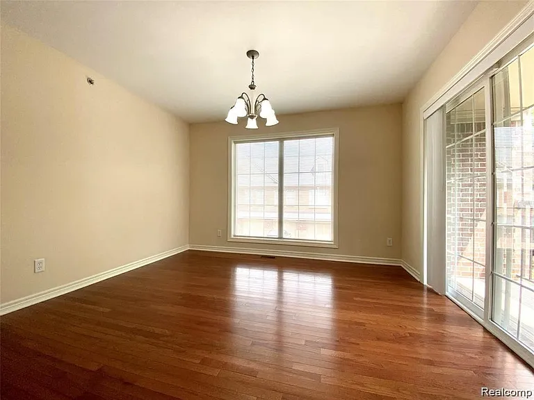 341 S Village Way — Photo 12
