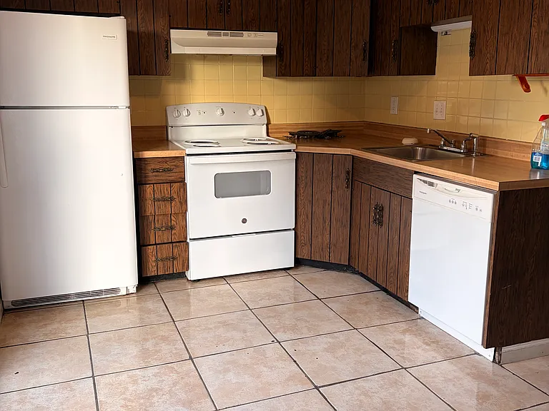 2516 Eastview Dr #C — Photo 1