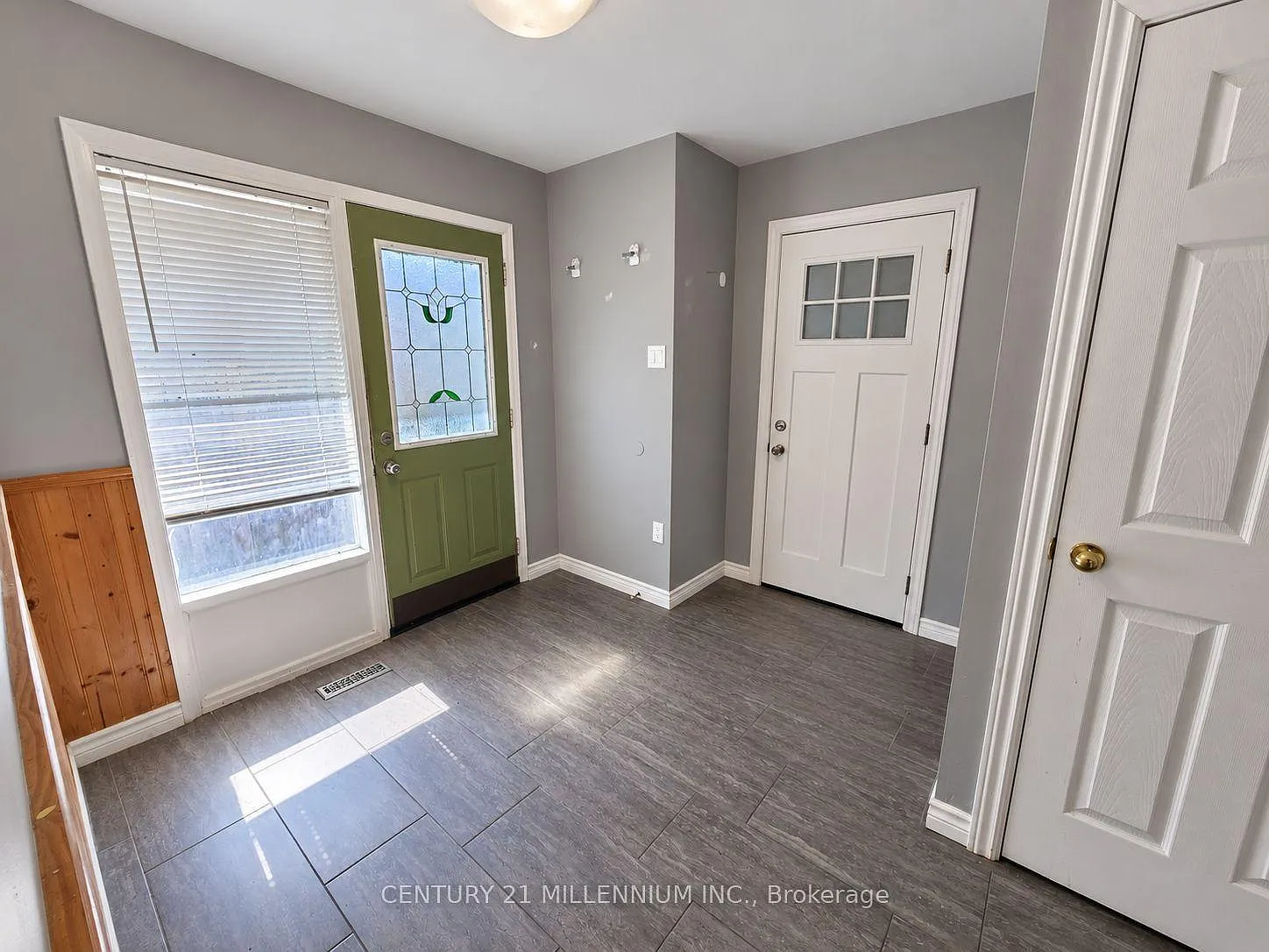 3 bed, $2,400 — Photo 3