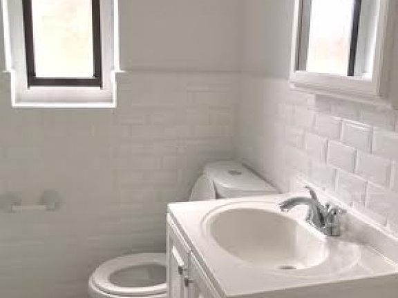 5th image of 3434 Knox Pl APT 3E