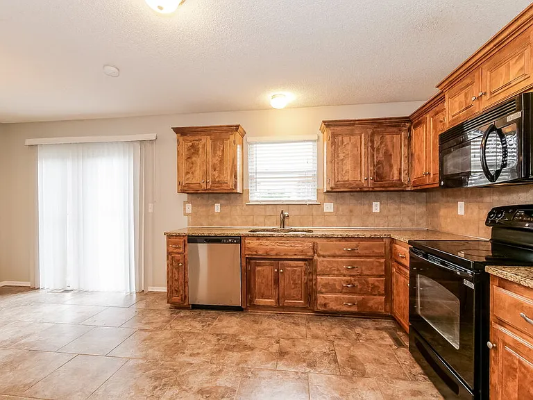 515 Hibiscus Dr — Photo 8