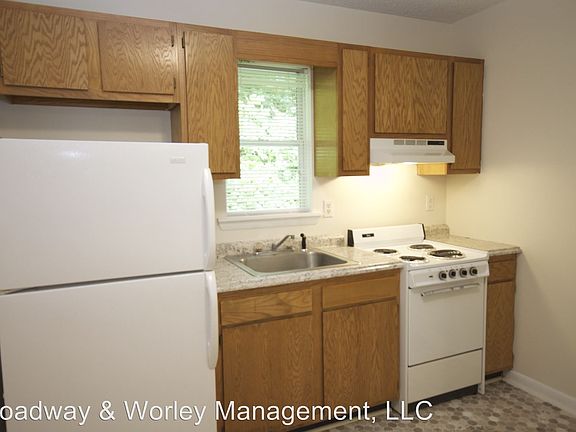 3rd image of 100 Bearwood Dr APT X