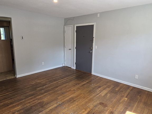 3rd image of 5 Waldemar Ave APT 3