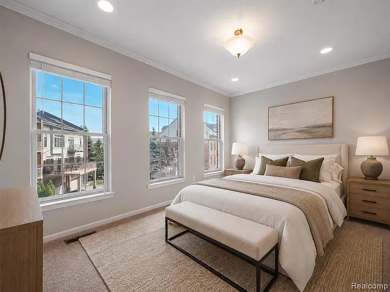502 Graten St — Photo 17