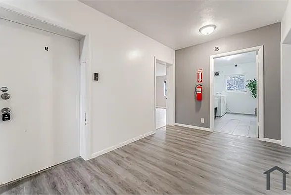14918 Milverton Rd #3 — Photo 11