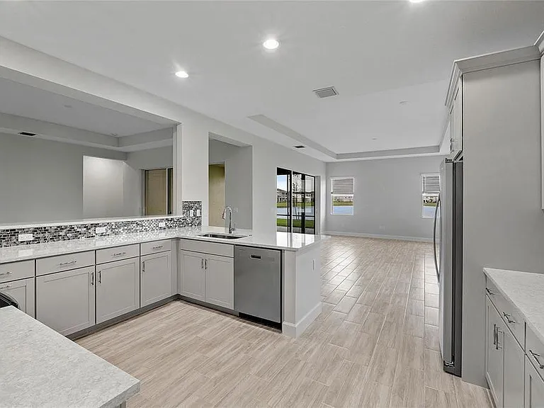 5218 Liberty Ln — Photo 2