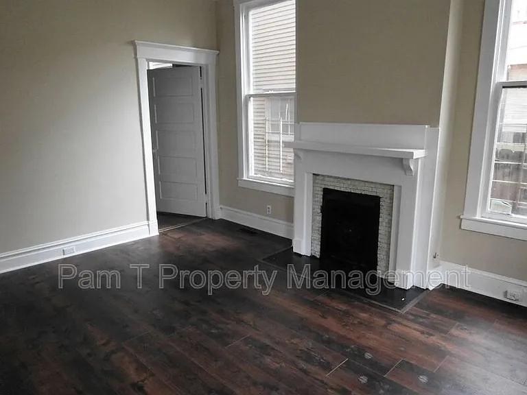512 E Waldburg Ln — Photo 3