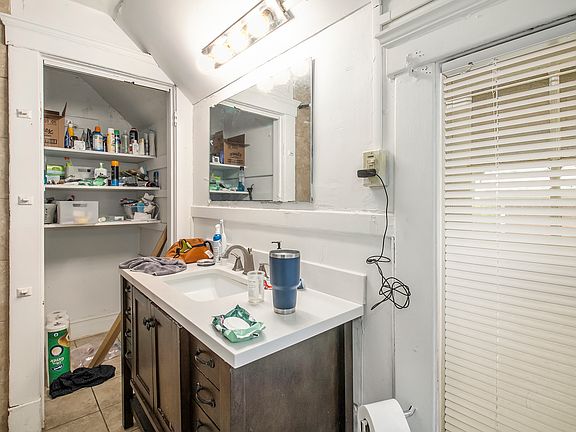 4th image of 852 Brookwood Pl