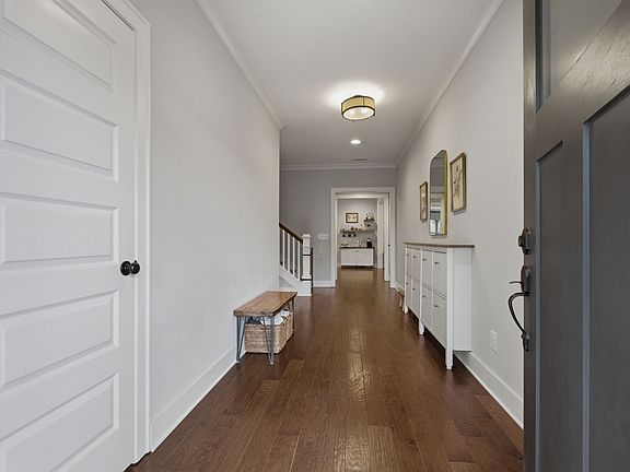 4th image of 609 Sire Ave