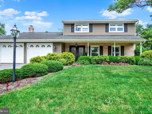 2748 Thornbridge Rd E, York, PA 17408
