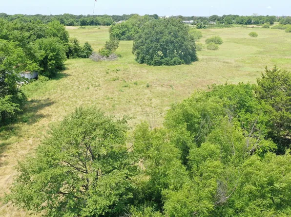 381 Paddock Dr #C, Mabank, TX 75156