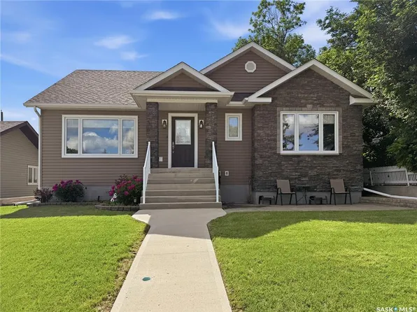 552 1st AVENUE NE, Swift Current, SK S9H 2B7