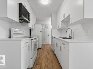 3 Twin Ter E, Edmonton, AB T6K1V4