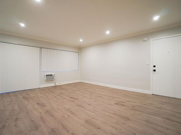4th image of 1745 N Orange Dr APT 231