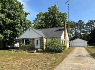 261 W Hile Rd, Norton Shores, MI 49441