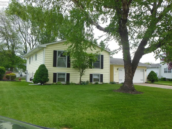 2810 Sweetbriar Dr, Sandusky, OH 44870