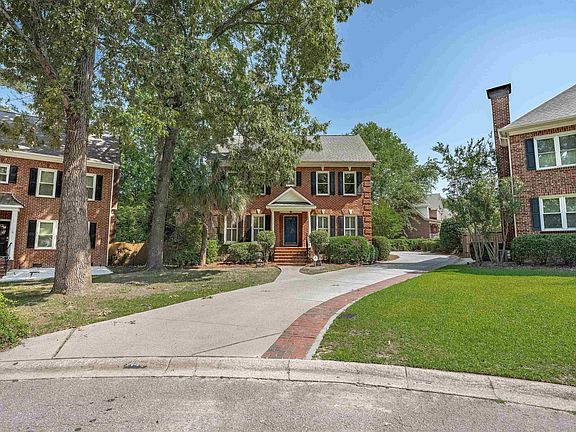 3rd image of 17 Old Woodlands Ct