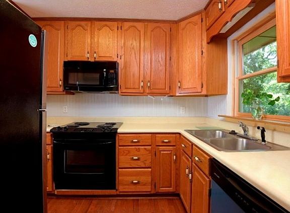 2nd image of 740 Daniell Dr SE