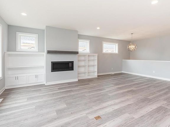 4th image of 775 Crossroads Ct