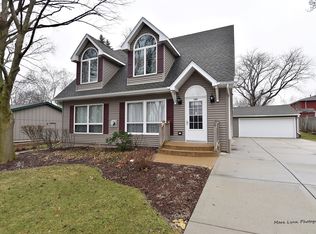 540 Dean Dr, South Elgin, IL 60177