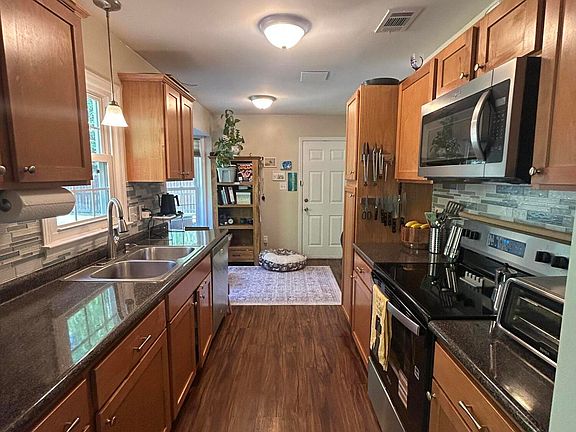 5th image of 109 Jennie Dr