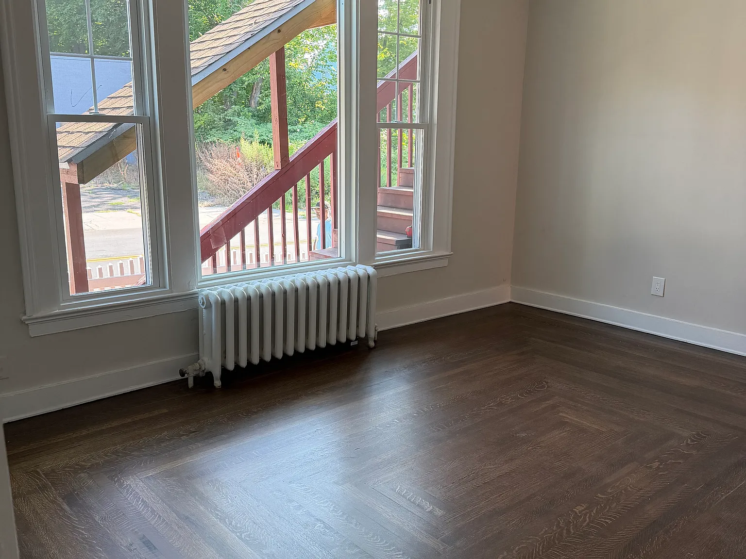 201 Colony St — Photo 2