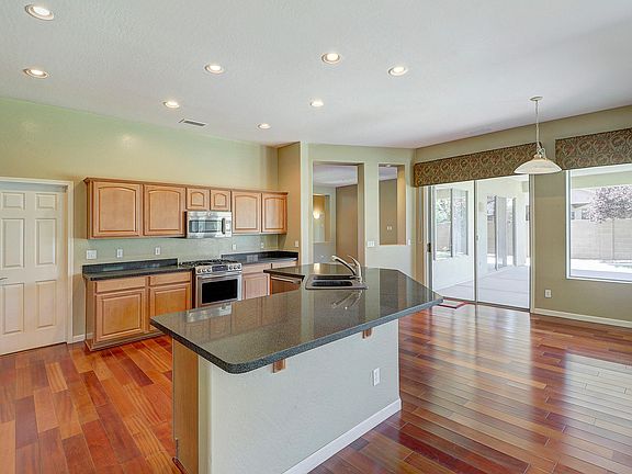 5th image of 330 W Sparrow Dr