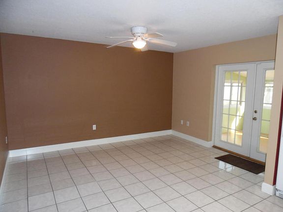 5th image of 4251 Hemlock Ln