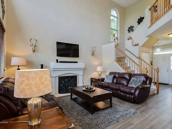 2nd image of 7403 Grandview Ct