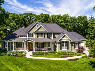 8S560 River Dr, Naperville, IL