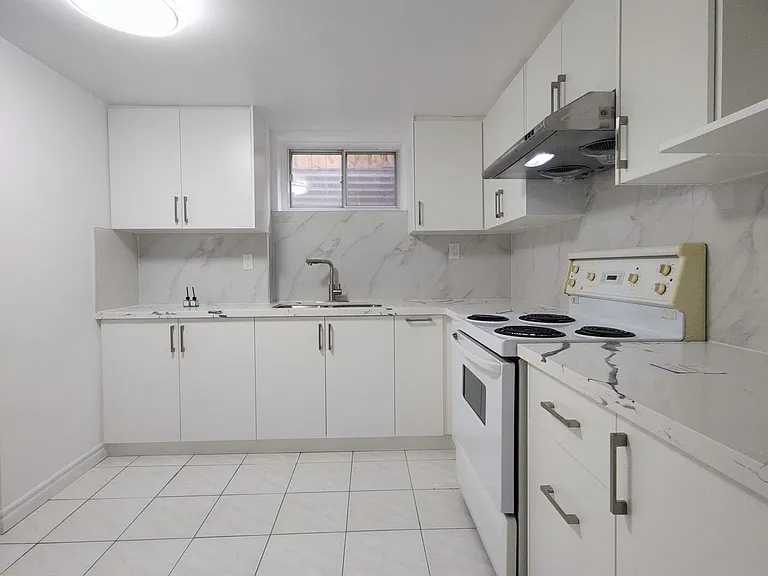 27 Macklingate Ct — Photo 7
