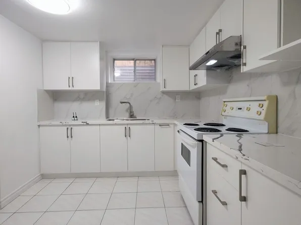 27 Macklingate Ct, Toronto, ON M1V 1A2