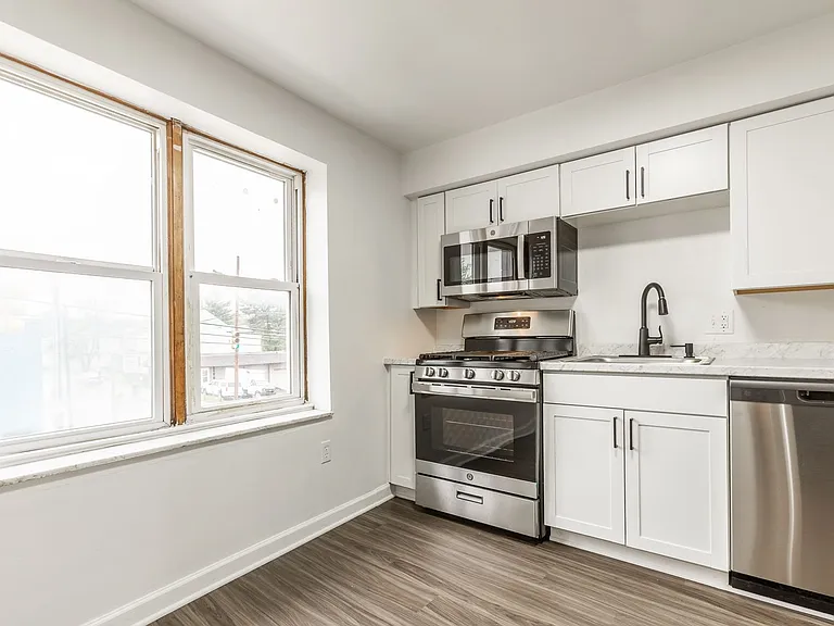 31 - 601 E Warrington — Photo 3