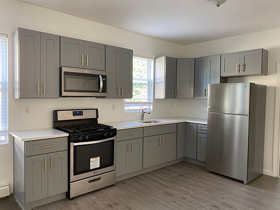 3rd image of 53 Stanley Ave #1