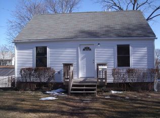 98 Queen St, Holyoke, MA 01040